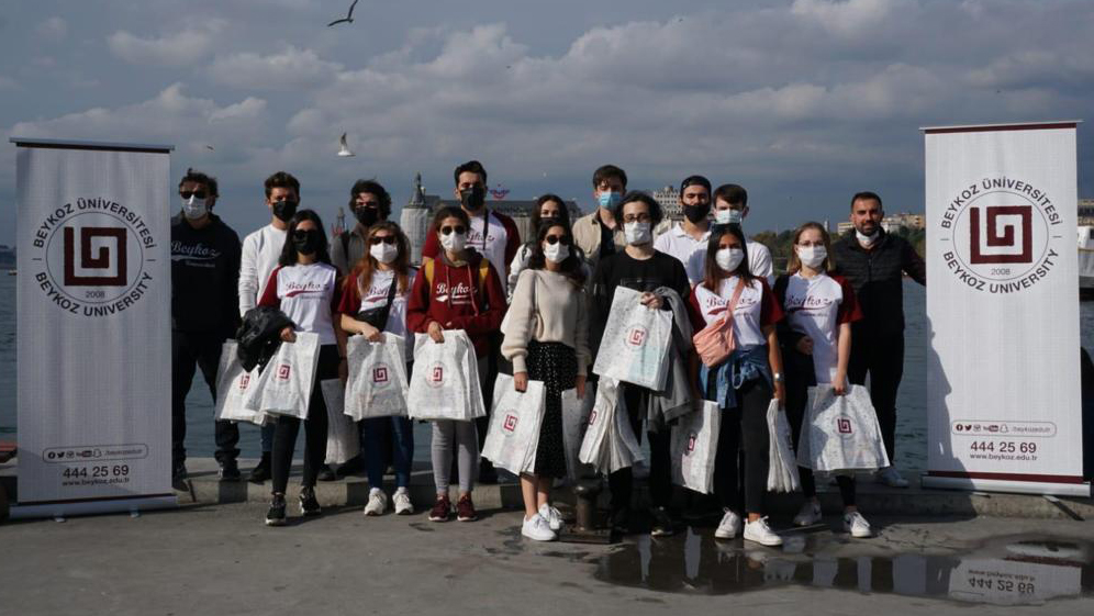 Aydınlık Gelecekler Kitaplardan Geçer