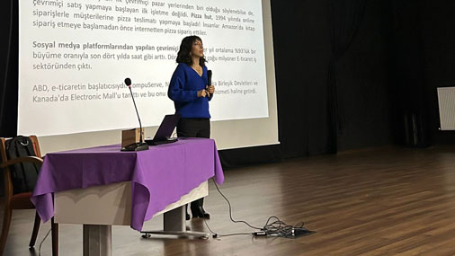 E-Ticaret ve Pazarlama Bölüm ve Program Başkanı Öğr. Gör. Dr. Esra Nur Gökhan, Aday Öğrencilerimiz ile Buluştu