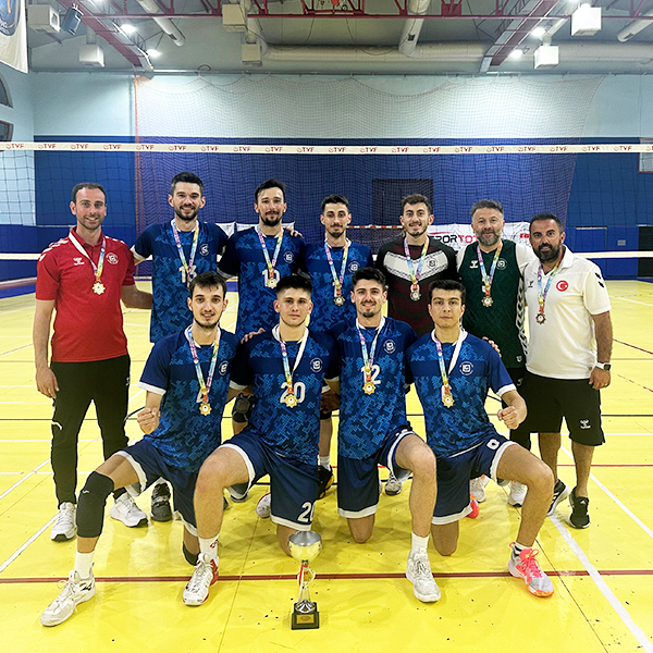 Beykoz Üniversitesi Voleybol Takımı Türkiye 1. Lig Şampiyonu Oldu