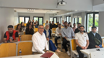 Sector–Student Meeting Held in the Foreign Trade Program